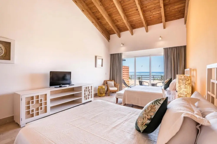 Beachfront w Jacuzzi Sotogrande at Cap Cana