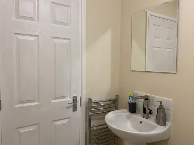 Apartment Sleeps 4, Free Parking, Pets Welcome