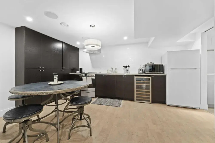 Specious Fully Private Studio apt With Laundry