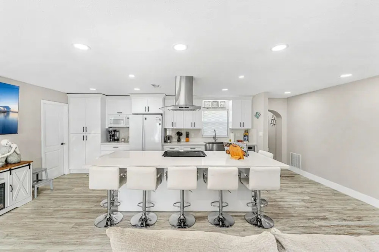 332 Formosa Drive