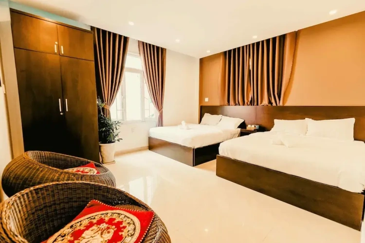 Deluxe Quadruple room with city view