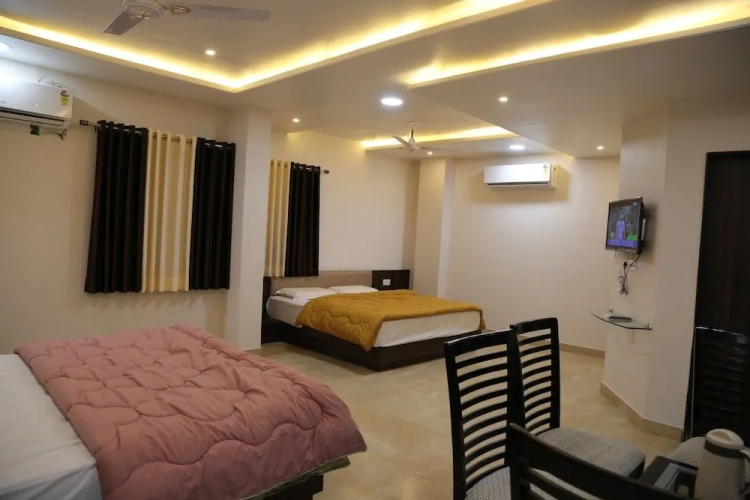 Hotel Lokpriya Inn