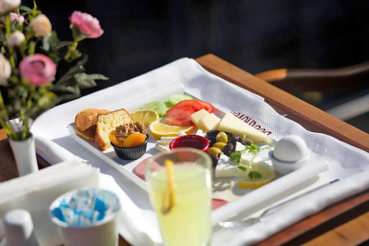 Beethoven Suit Hotel