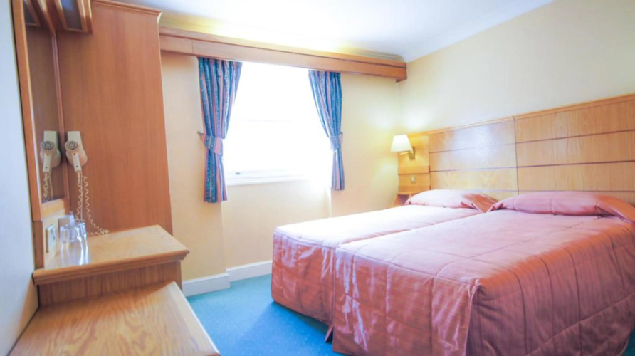 Nayland Hotel