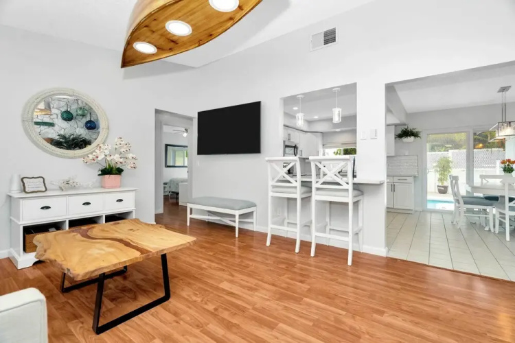 Charming Largo Home w/ Private Pool: 1 Mi to Beach