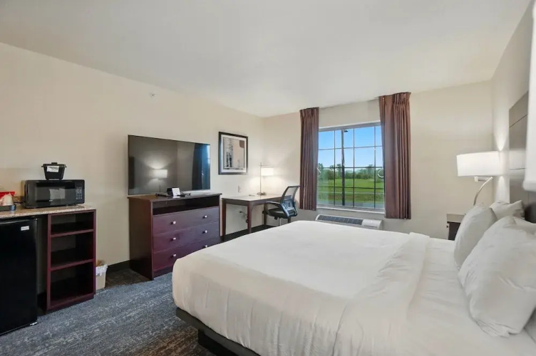 Cobblestone Hotel & Suites - Eaton