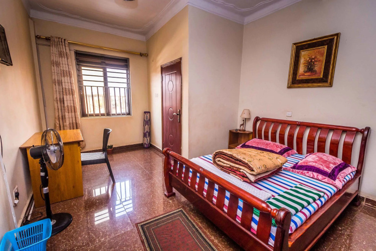 Giraffe Park Hotel