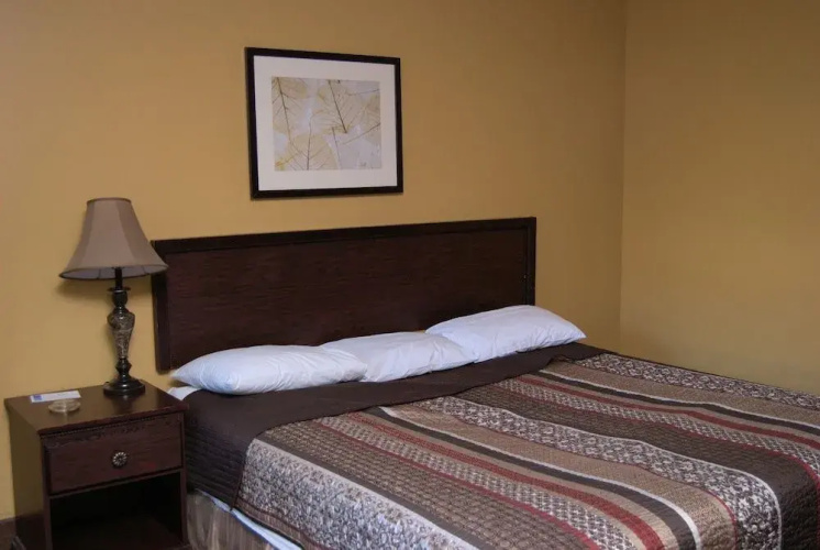 Commodore Resort