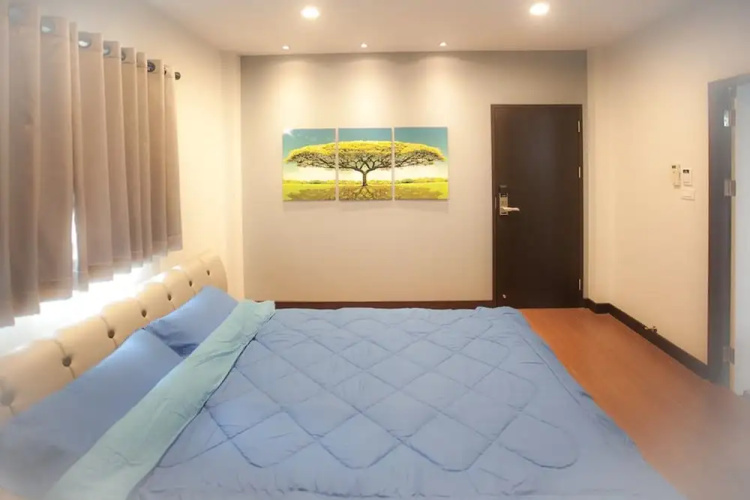 3 Bedroom House @Skytrain