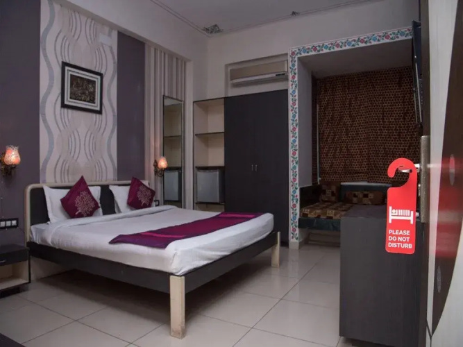 FabHotel Everest International