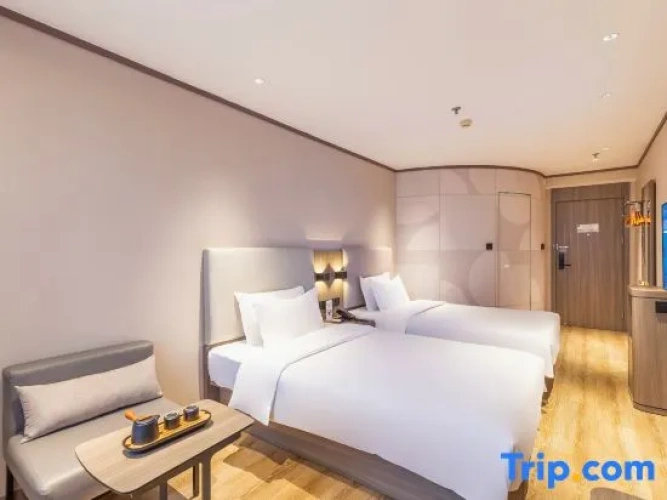 Standard Double room with street view