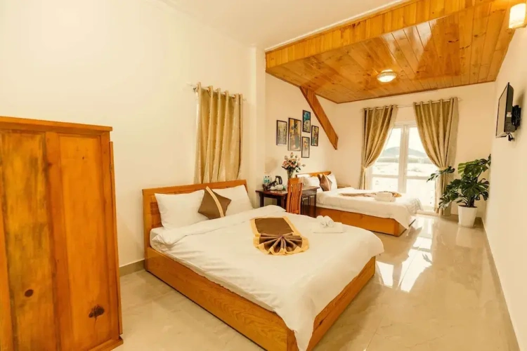 Deluxe Quadruple room with view