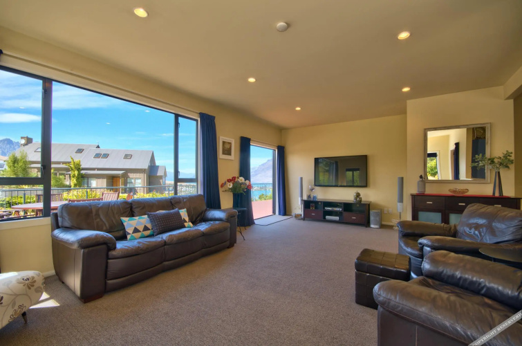 2 Goldleaf Hill