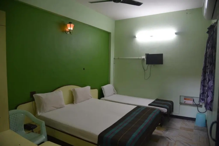 Economy Triple room