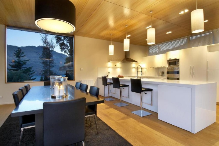 5 Bedrooms Villa