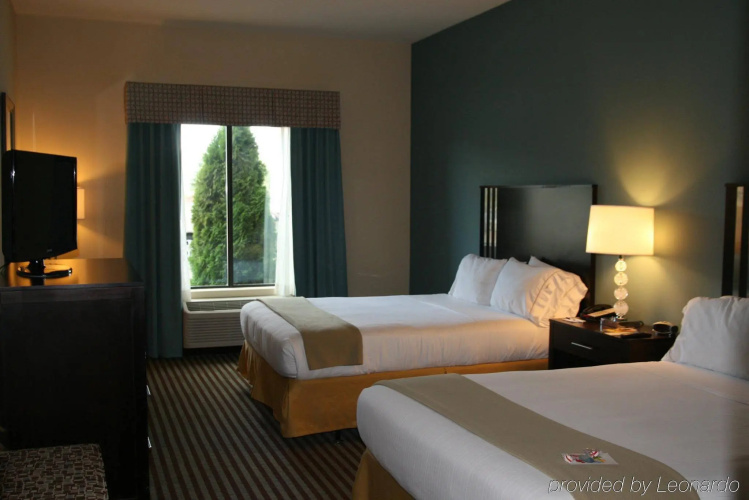 Holiday Inn Express & Suites Youngstown West - Austintown by IHG