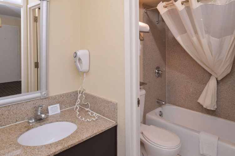 Quality Inn & Suites Montebello - Los Angeles photo 10