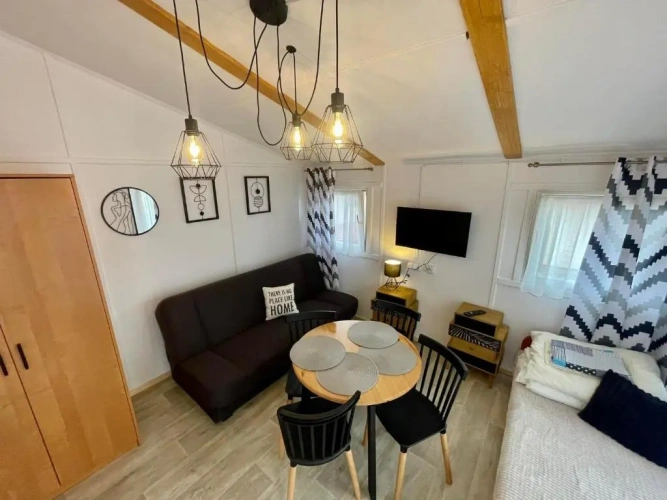 2 Bedrooms Cottage