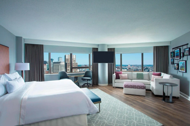 Corner Double Studio Suite with city view