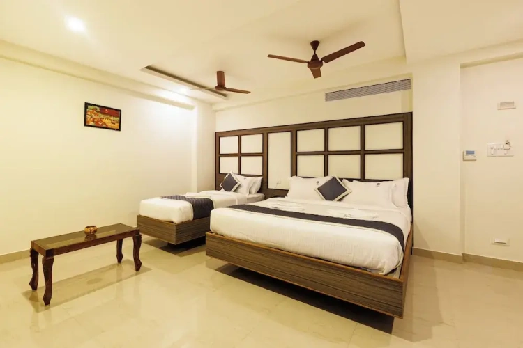 Comfort Triple room with city view