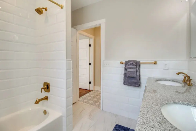 Private Balcony: Spacious, Updated Savannah Apt!
