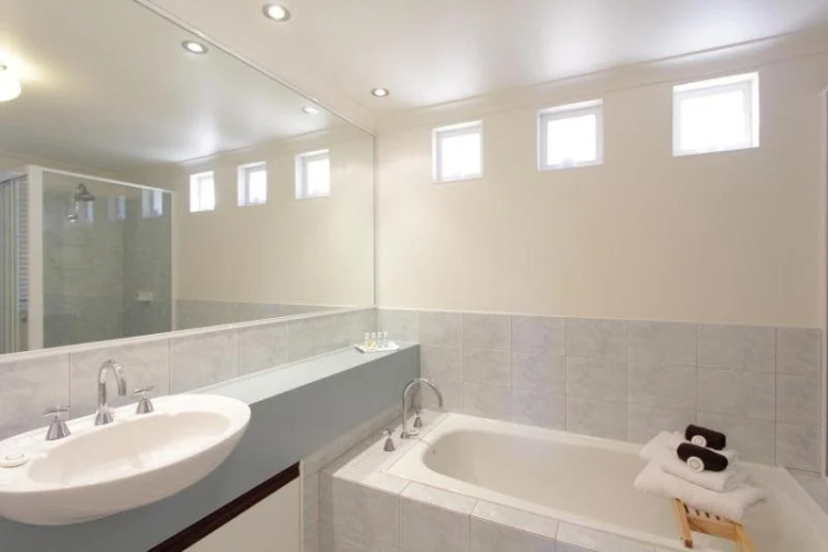 Tea Tree Manor - Perth Holiday Homes