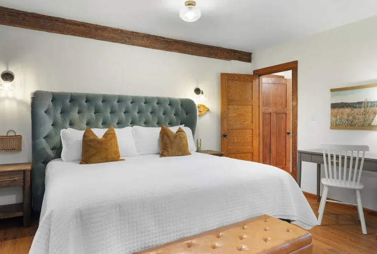 Phoenicia Lodge