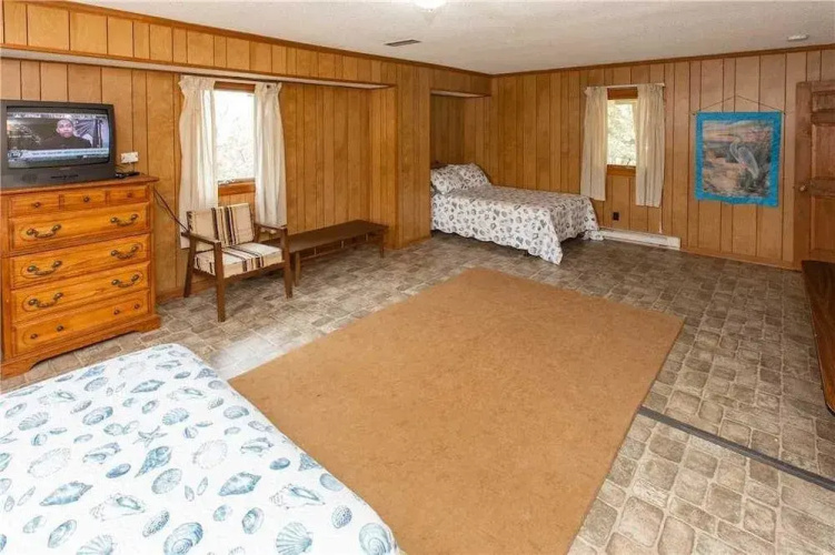 Hess Virginia - 5 Br Home