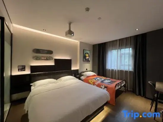 Standard Triple Family room