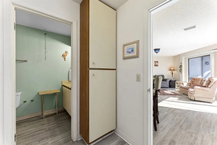 1302b St Thomas Square
