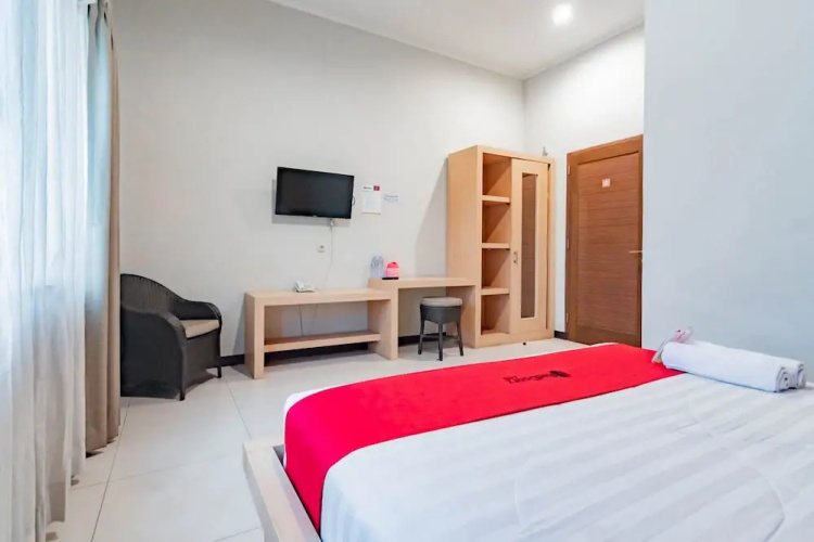 RedDoorz @ Sersan Bajuri Atas