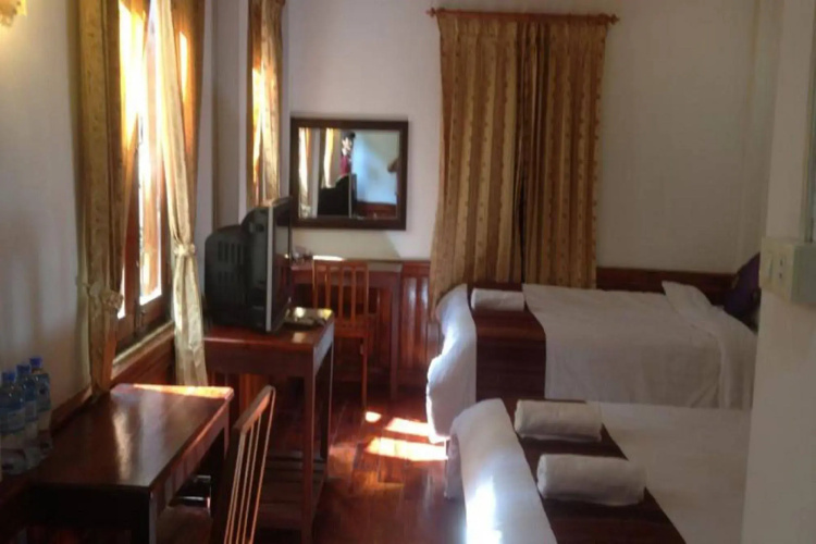 Namkhan Riverside Hotel