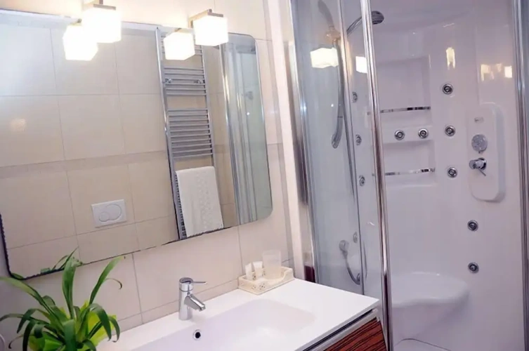 Standard room with pool view