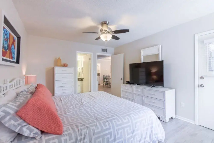 Gulf Shore Condo #2A - 2 Br condo by RedAwning