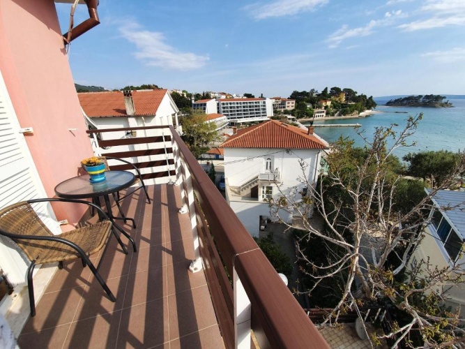 3 Bedrooms Apartment