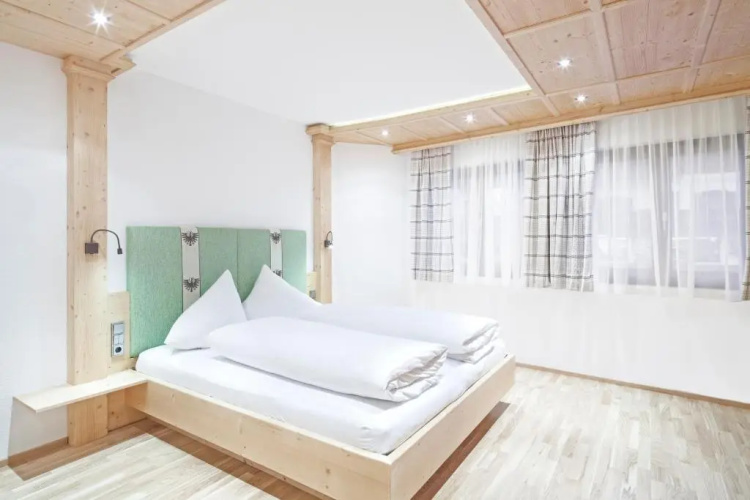 Hotel Alpenstolz