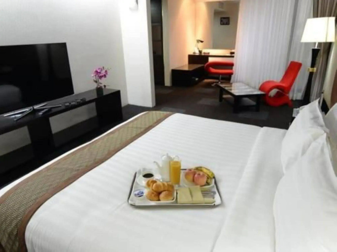 Avenue 64 Hotel