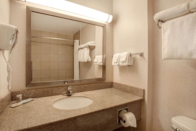 Days Inn & Suites by Wyndham Collingwood photo 9