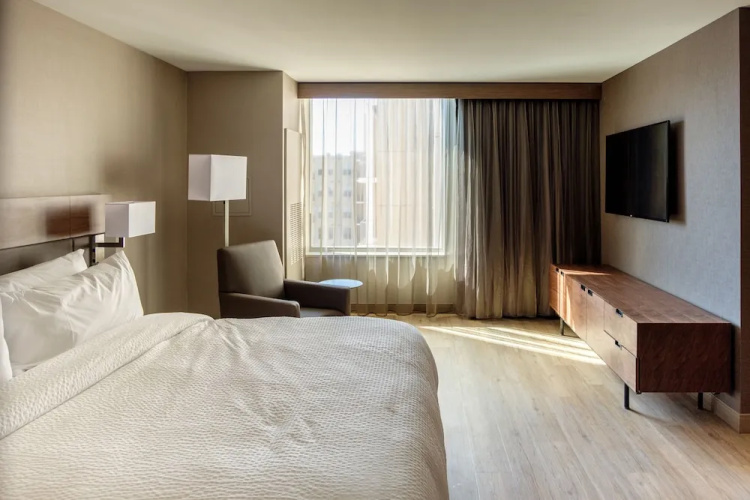 AC Hotel Cincinnati at The Banks