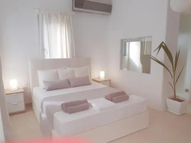 Thomas House Katapola Chora
