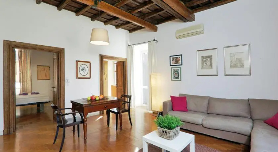 Giubbonari Apartment