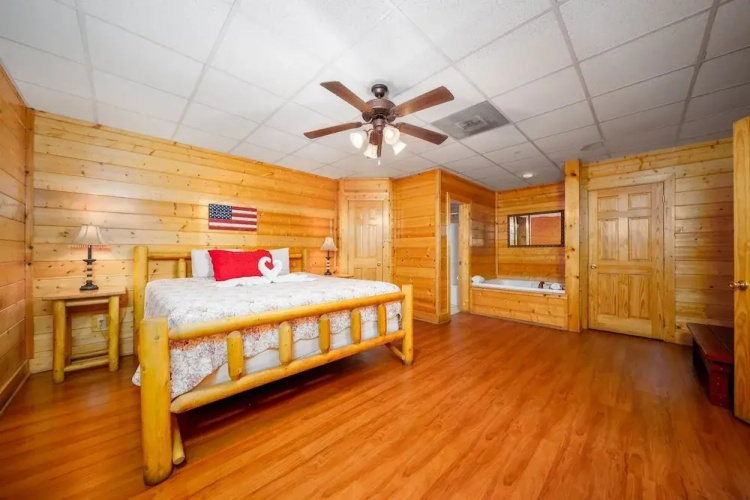 Ern812 - Eagles Perch 2 Bedroom Cabin by RedAwning