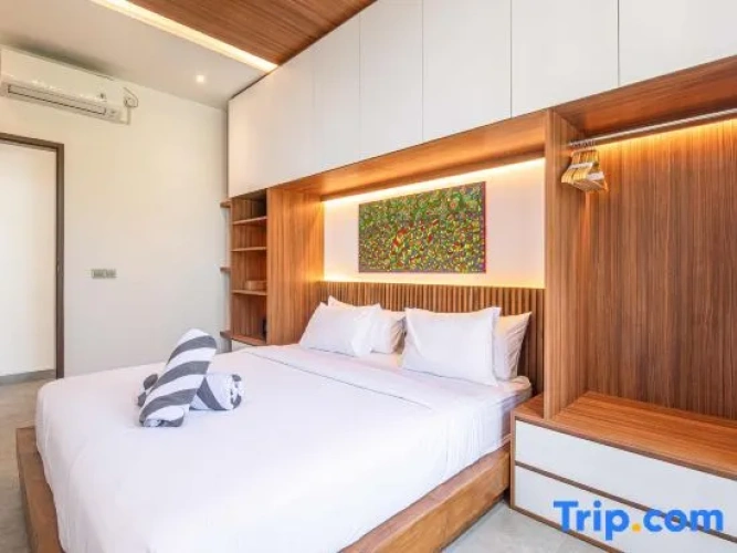 5 Bedrooms Villa