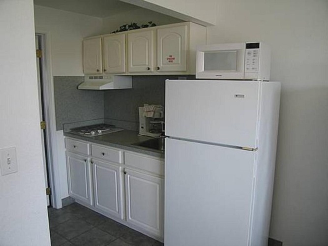 1 Bedroom Suite with partial ocean view