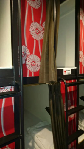 Capsule Hotel Hatagoya