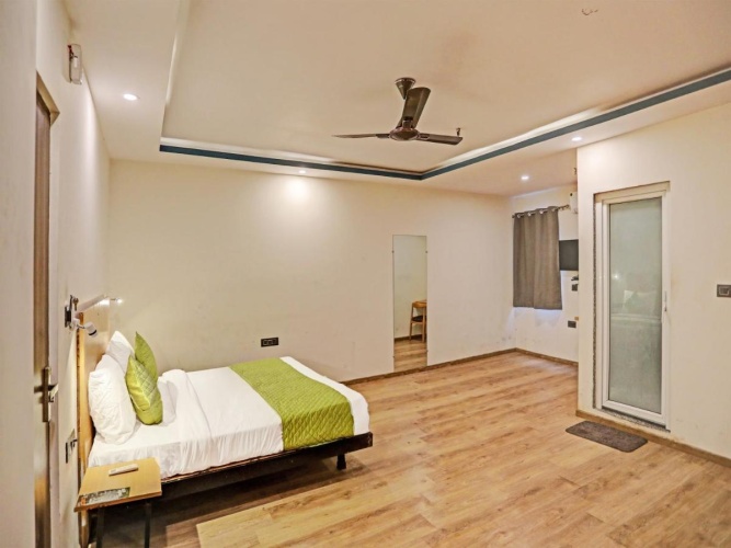 Hotel Noida Grand