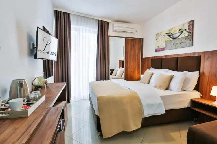 La Mer Hotel