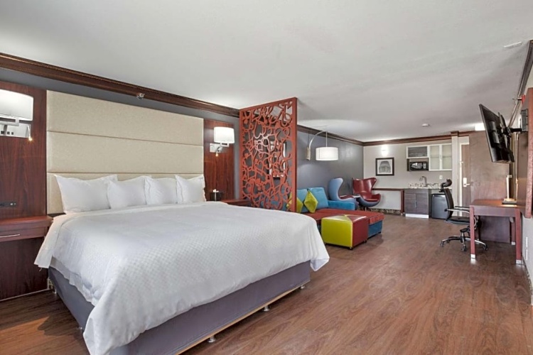 Corner Double Suite