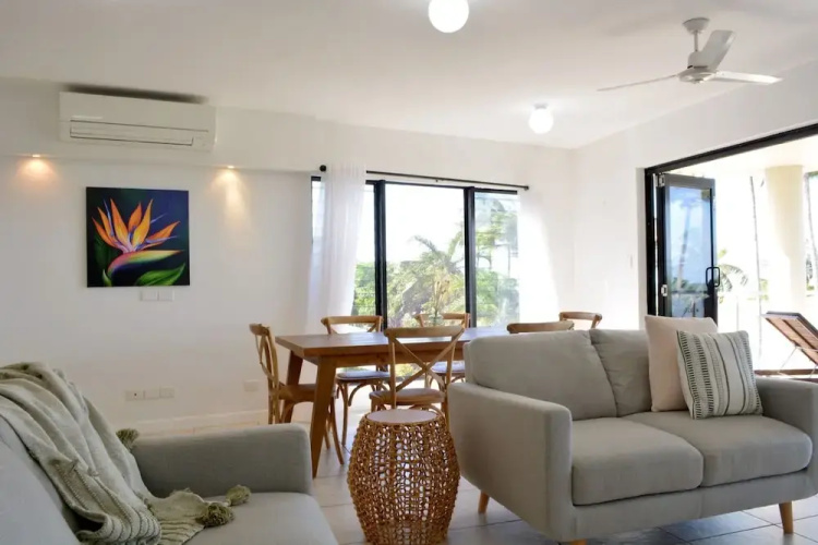 Beachfront 3-bed With Pool & Stunning Ocean Views