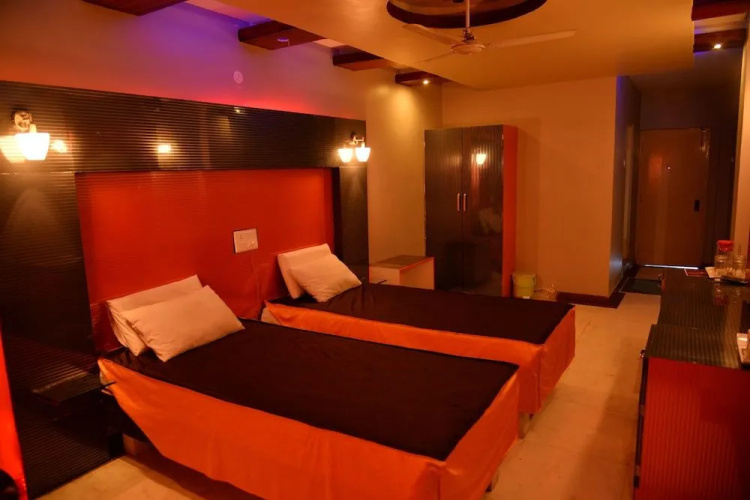 Hotel Ravi Teja